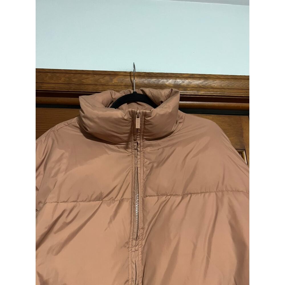 Savvi Women’s Cropped The Court Puffer Jacket Minimalist Clay Pink Size M - Picture 3 of 11